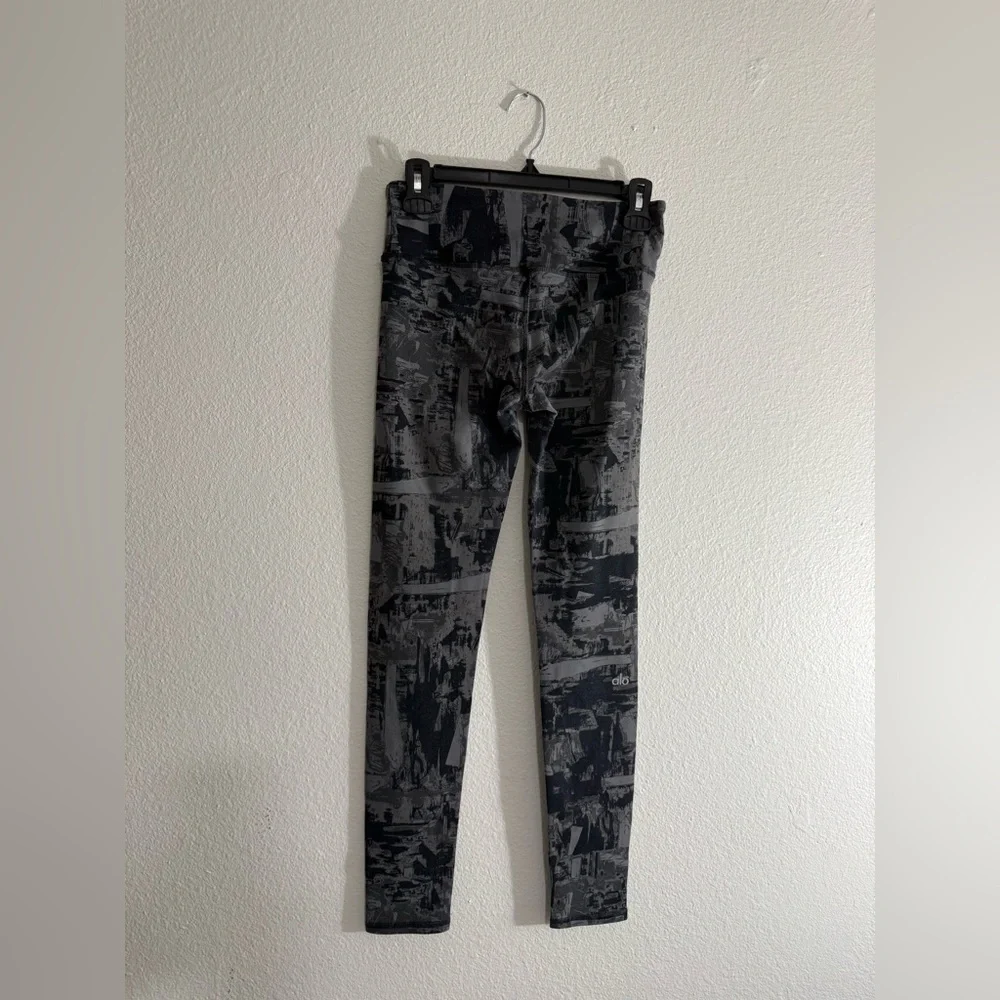 ALO Yoga Abstract Black and Gray Jeggings